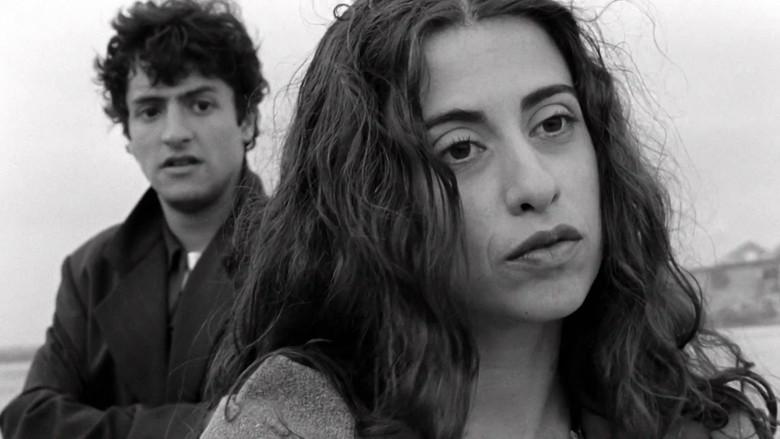 Tierra extranjera - Fondo