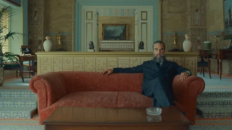 La trama fenicia - Fondo