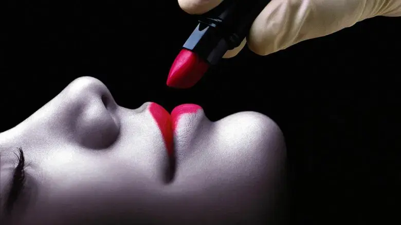 A dos metros bajo tierra - Fondo