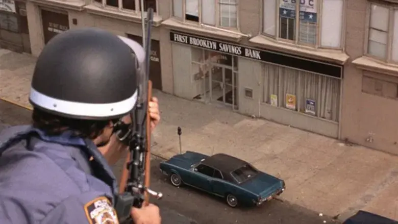 Tarde de perros - Fondo