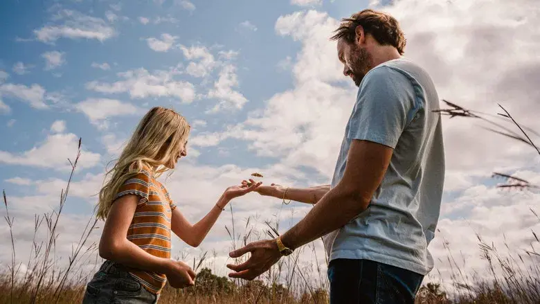 Daughter of the Sun - Fondo