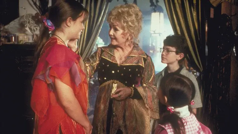 Halloweentown: ¡Qué familia la mía! - Fondo