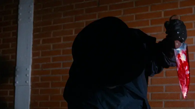 Mil gritos tiene la noche - Fondo