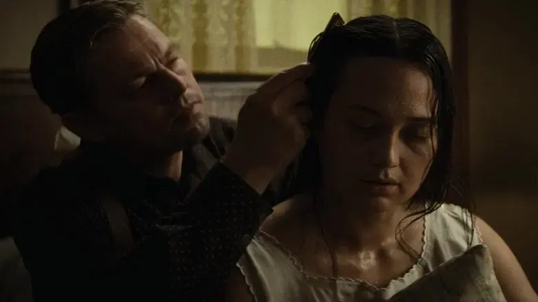 Los asesinos de la luna - Fondo