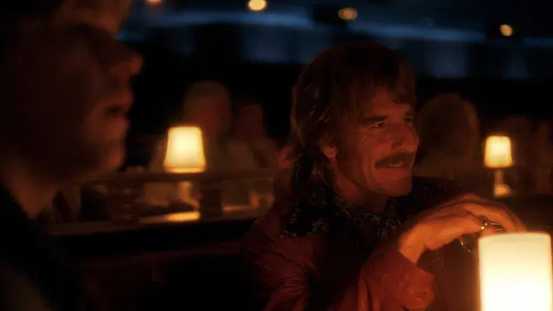 Detrás del candelabro - Fondo