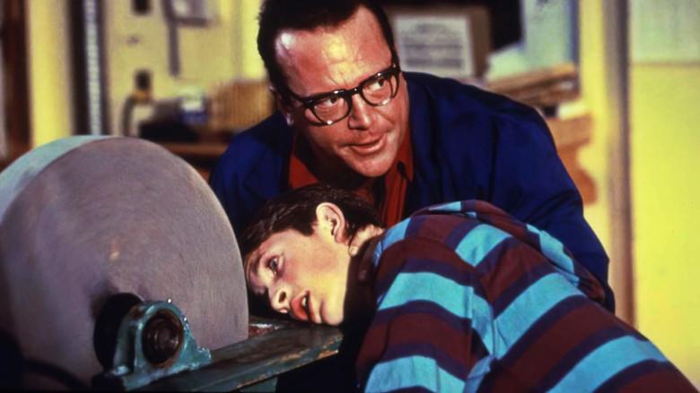 Mi querido enemigo - Fondo