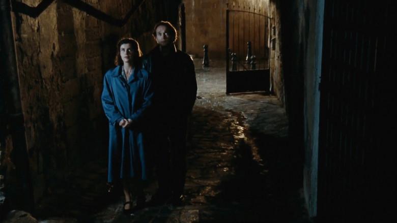 Más allá de las nubes - Fondo