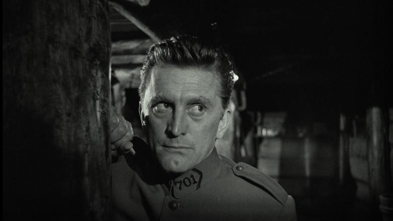 Senderos de gloria - Fondo