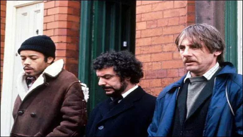 Boys from the Blackstuff - Fondo