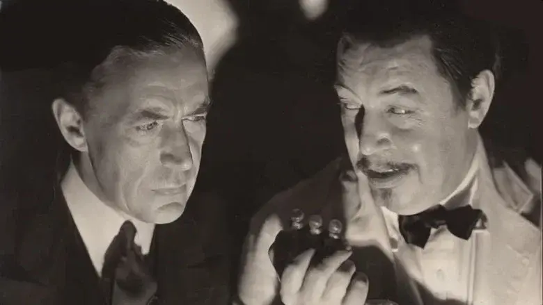 Charlie Chan Carries On - Fondo