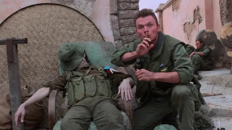 La chaqueta metálica - Fondo