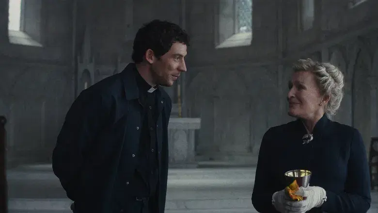 Puñales por la espalda: De entre los muertos - Fondo