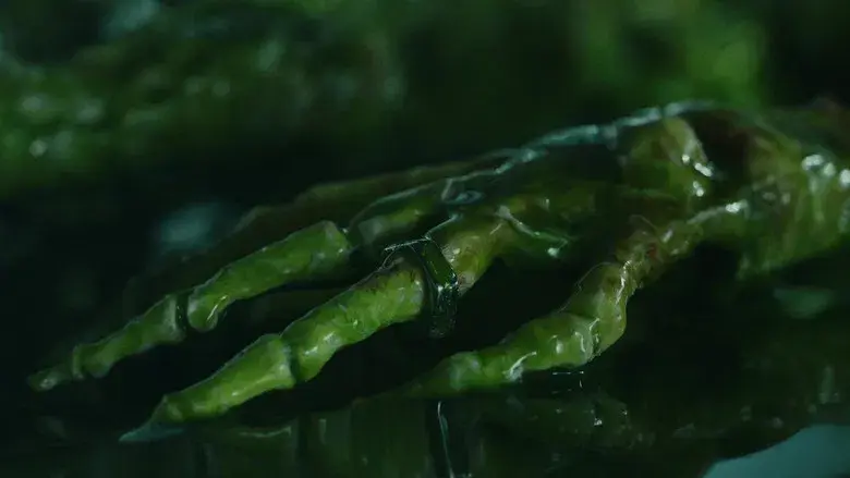 Puñales por la espalda: De entre los muertos - Fondo