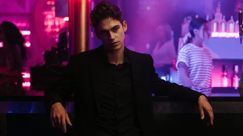 After: Aquí acaba todo - Fondo