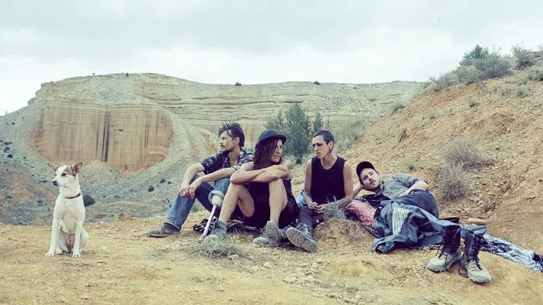 Sirat: Trance en el desierto - Fondo