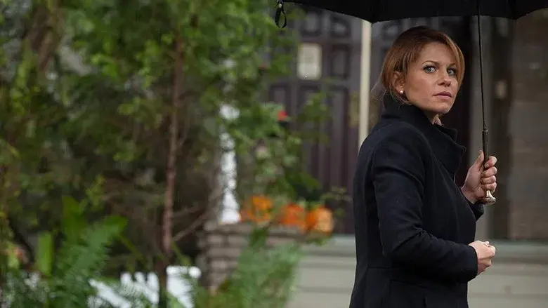 UN MISTERIO PARA AURORA TEAGARDEN : LA PACIENCIA DE LOS HUESOS - Fondo