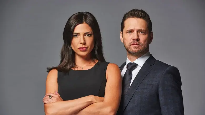 Private Eyes - Fondo