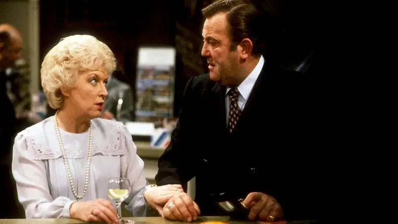Terry and June - Fondo