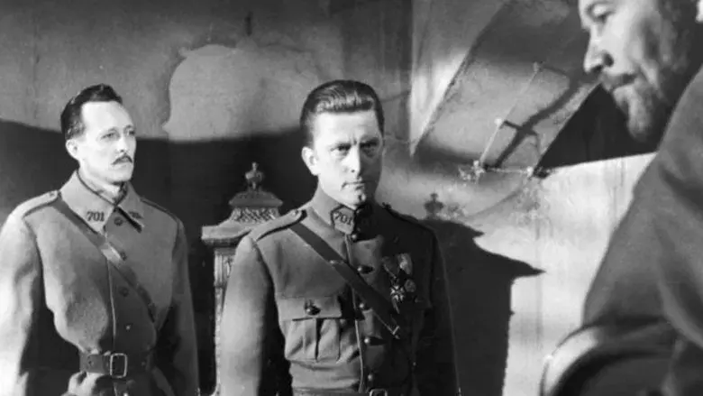 Senderos de gloria - Fondo