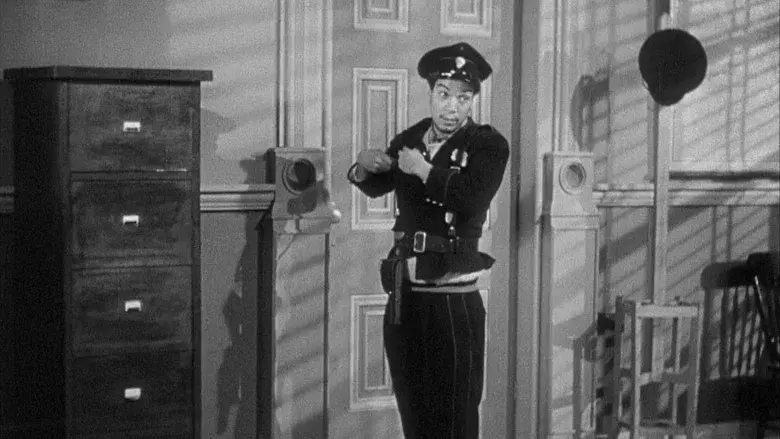 El Gendarme Desconocido - Fondo