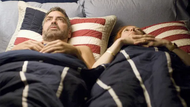 Quemar después de leer - Fondo