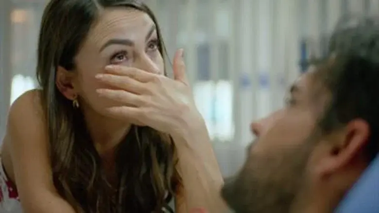 Albeiro en brazos de Catalina