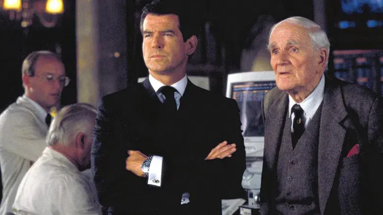 El mundo nunca es suficiente - Fondo