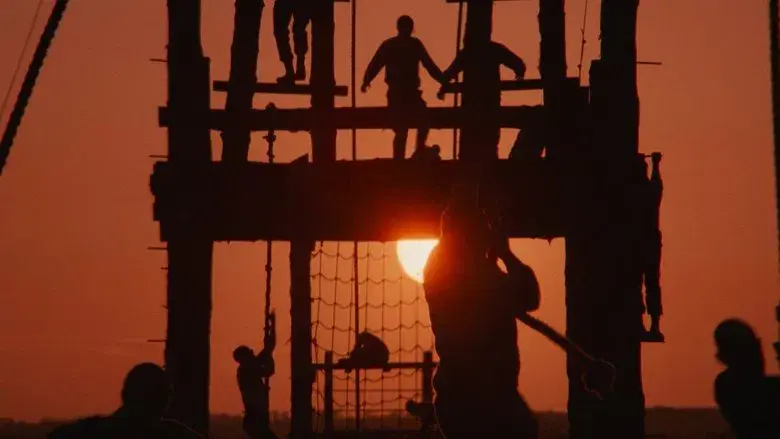 La chaqueta metálica - Fondo