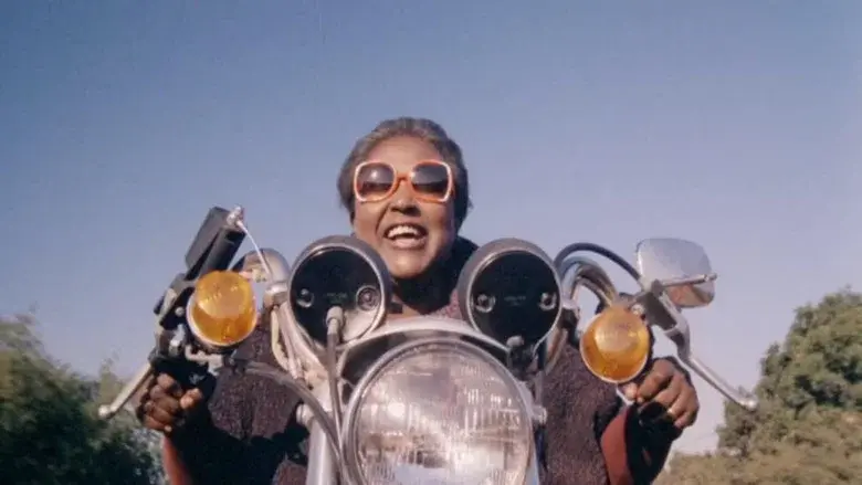 Los surfistas nazis deben morir - Fondo