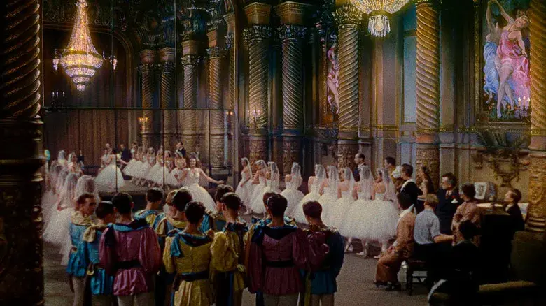 Las zapatillas rojas - Fondo