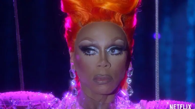 AJ and the Queen - Fondo