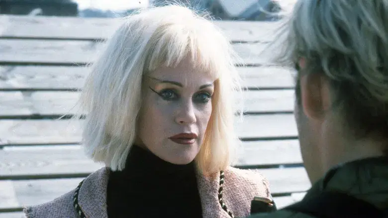 Cecil B. Demente - Fondo