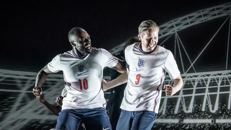 National Theatre Live: Dear England - Fondo