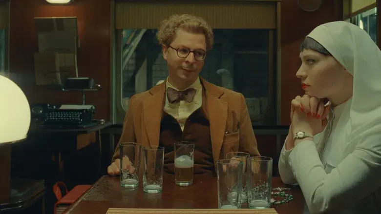 La trama fenicia - Fondo