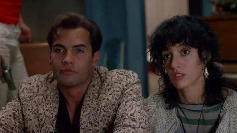 Perseguido por todos - Fondo