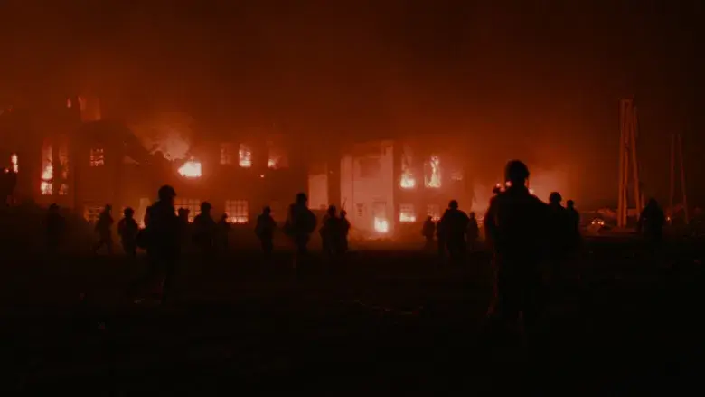 La chaqueta metálica - Fondo