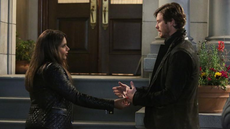 Chica vuelve a las andadas