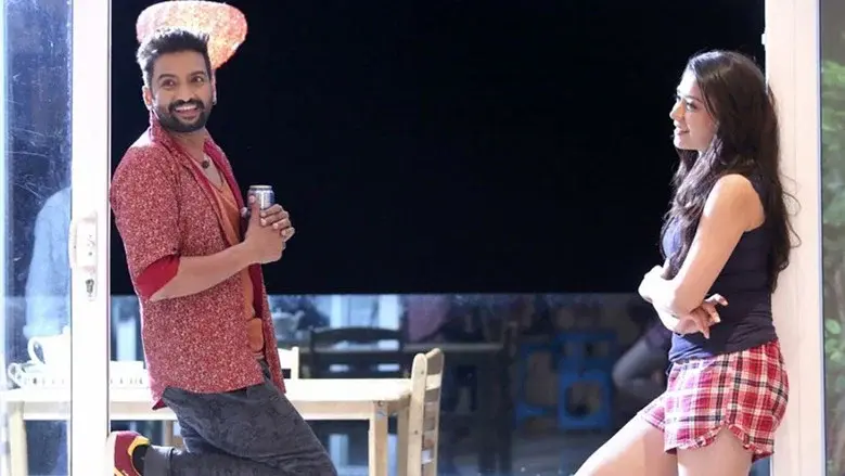 தில்லுக்கு துட்டு - Fondo