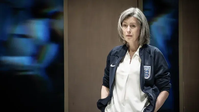 National Theatre Live: Dear England - Fondo