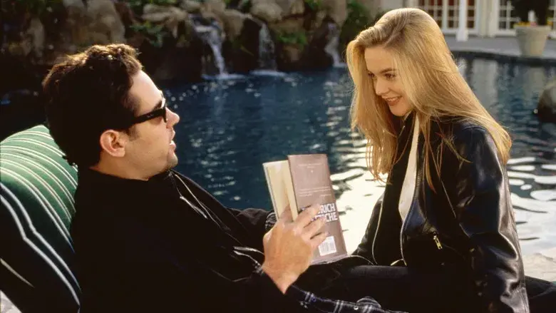 Clueless (Fuera de onda) - Fondo