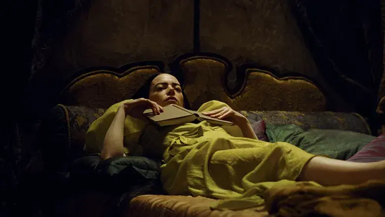 Pobres criaturas - Fondo