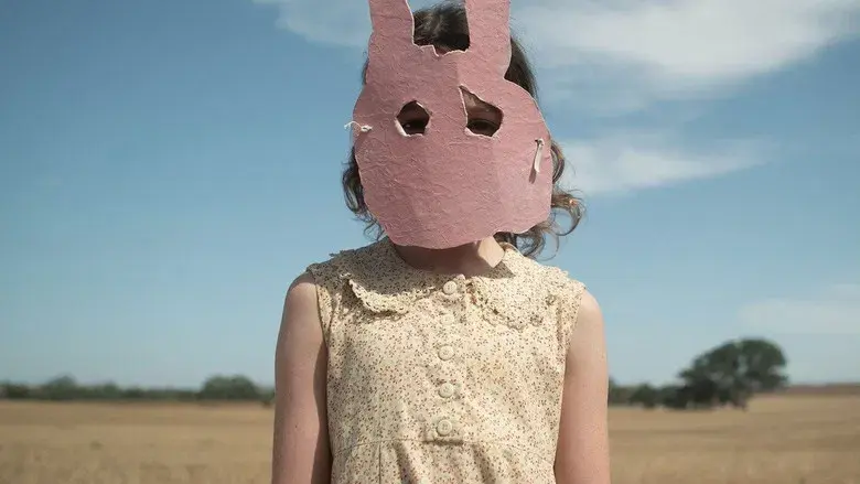 Huye, conejo, huye - Fondo