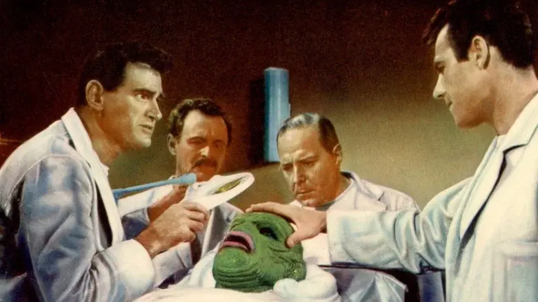 El monstruo camina entre nosotros - Fondo