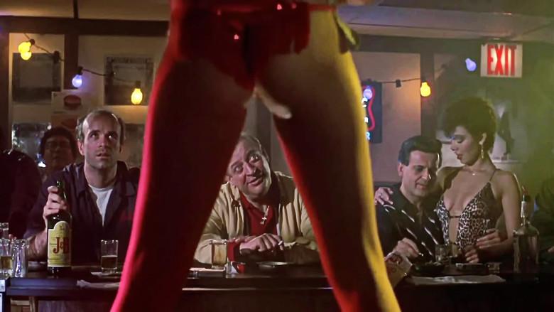 Quien tiene una suegra, tiene un tesoro - Fondo