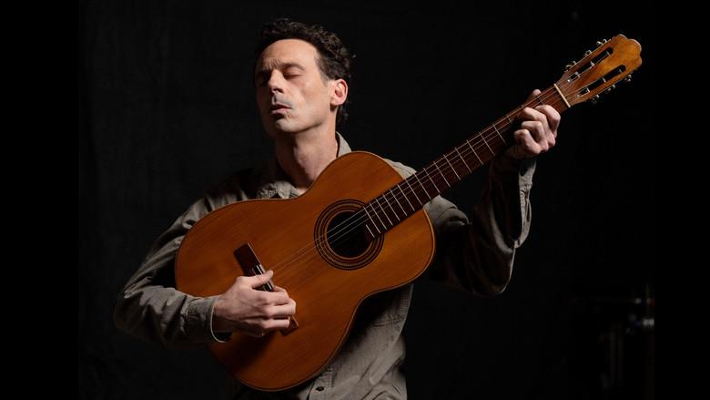 A Complete Unknown - Fondo