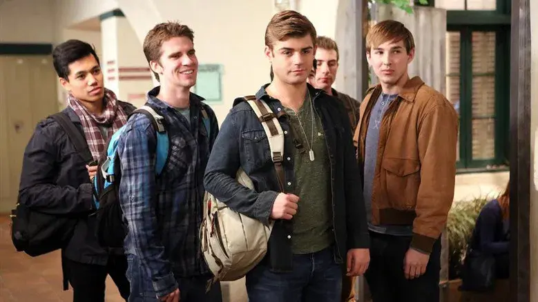 Gente por los pasillos