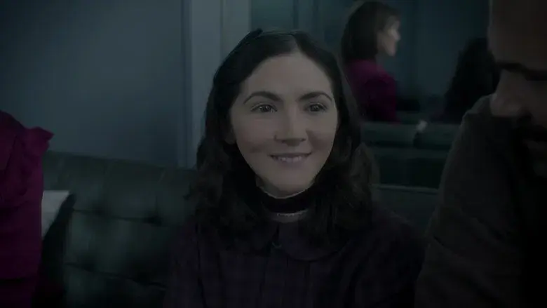 La huérfana: Primer asesinato - Fondo