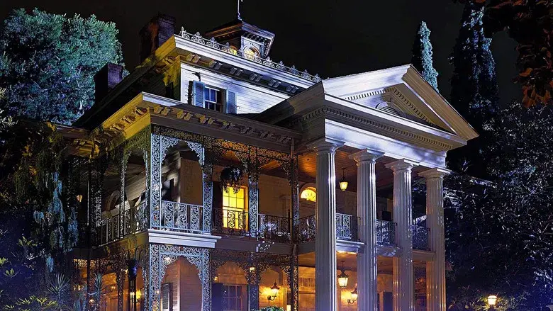 La cumbre escarlata - Fondo