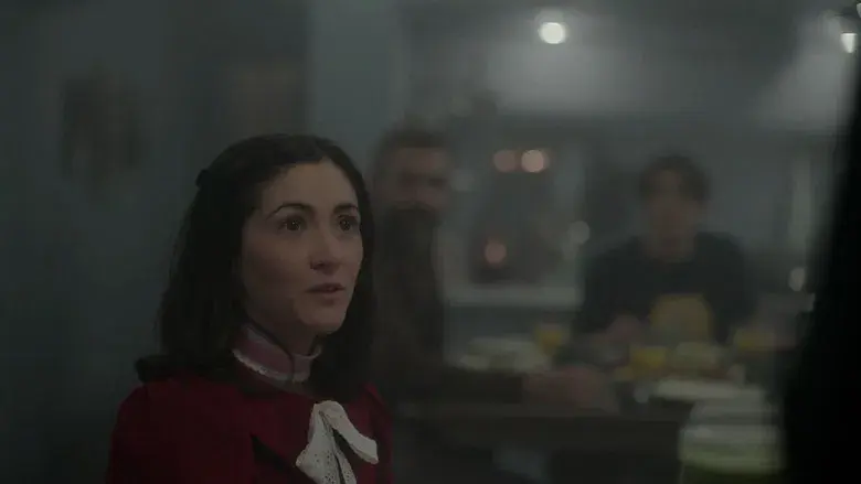 La huérfana: Primer asesinato - Fondo