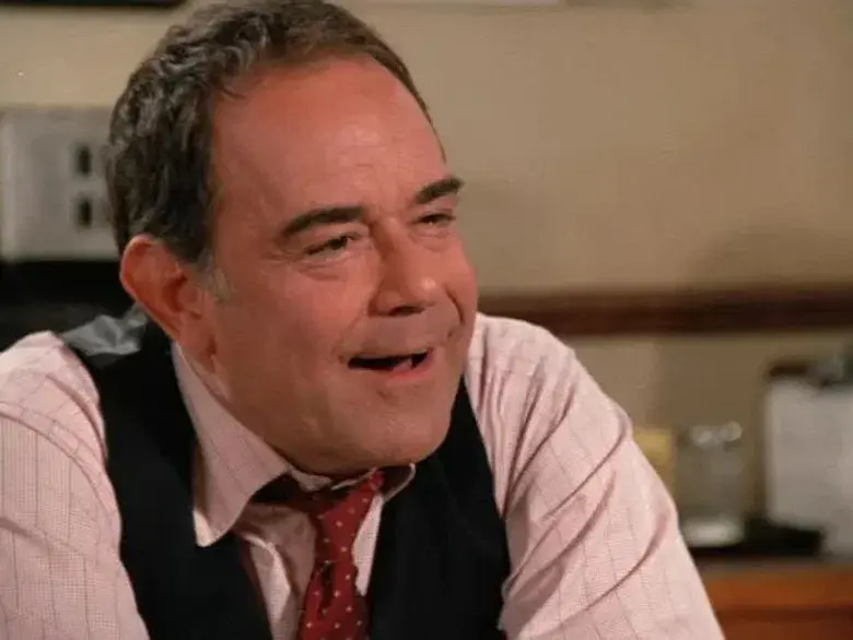 Asesinato a través del espejo